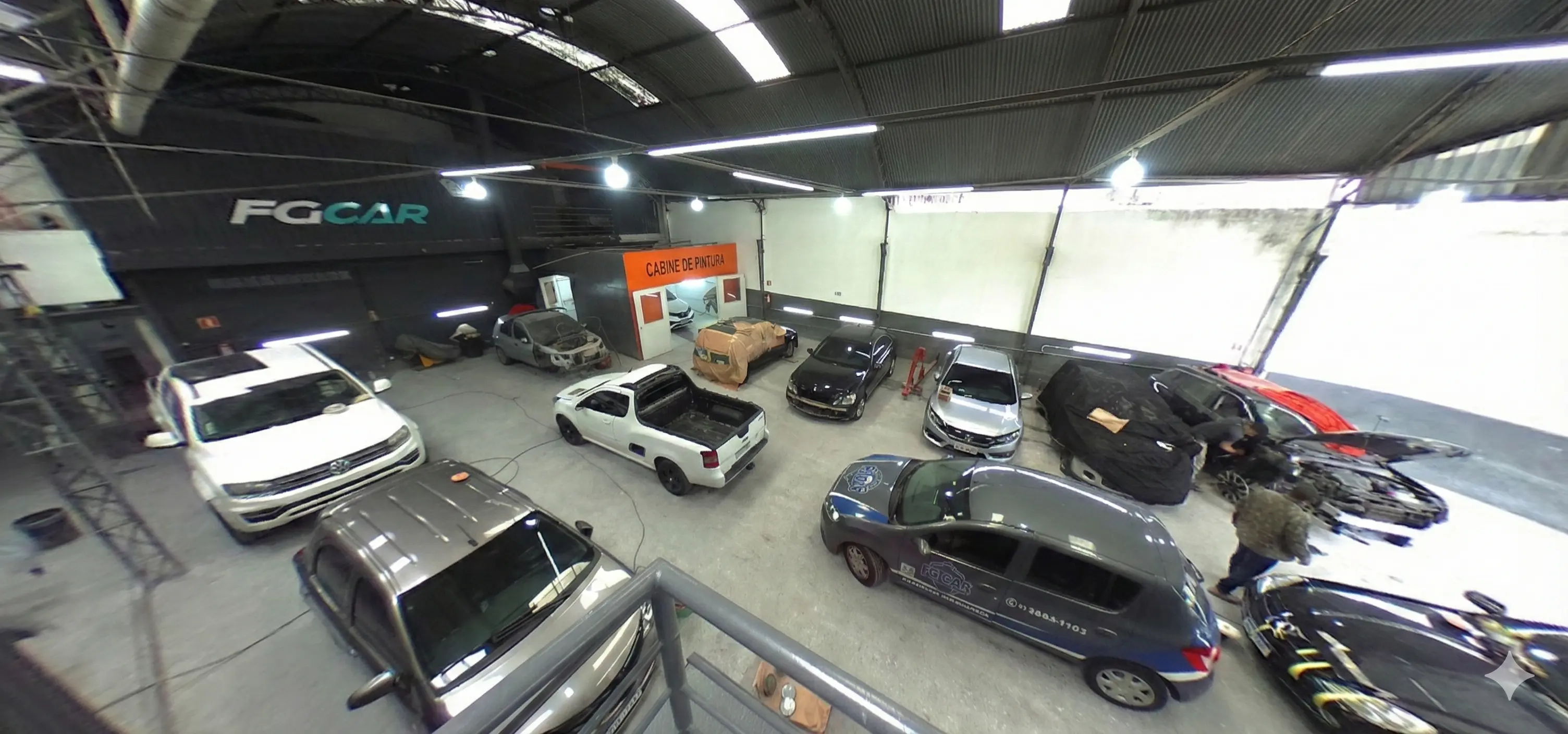 Pátio e Estrutura Completa da FG Car Funilaria e Pintura em Osasco com todos os carros